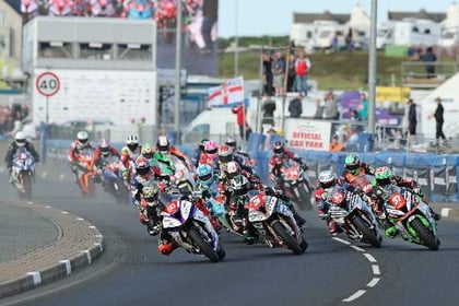 Hickman wins Superstock thriller at NW200