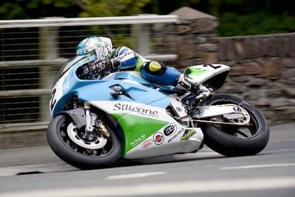 Festival of Motorcycling: Harrison takes honours in Classic Superbike race