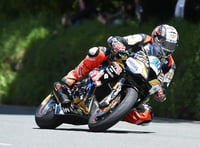 TT 2019: Peter Hickman wins Supersport TT Two