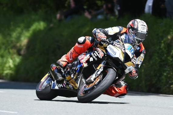 TT 2019: Peter Hickman wins Supersport TT Two