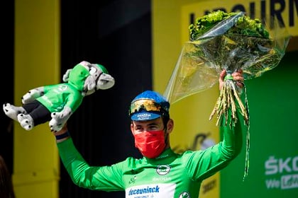Cav misses out on record but wins green jersey