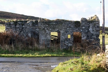 Plans to rebuild a ruined old tholtan into a modern house