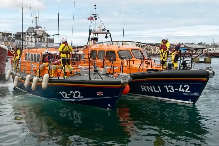 Ramsey's new lifeboat (right) alongside its previous boat in the town's harbour (Photo: Boakesey)