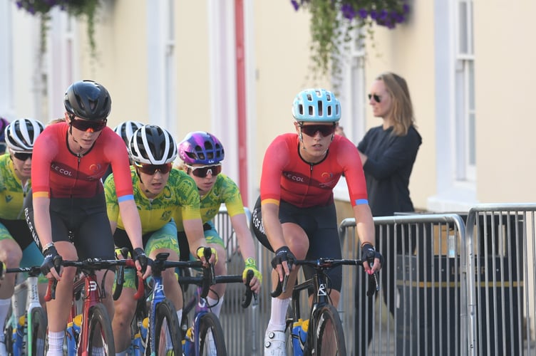 Lizzie Holden (right) and Becky Storrie in action during the women’s road race at the Commonwealth Games