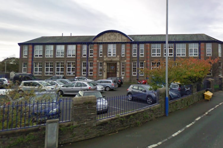 st ninian’s high school 