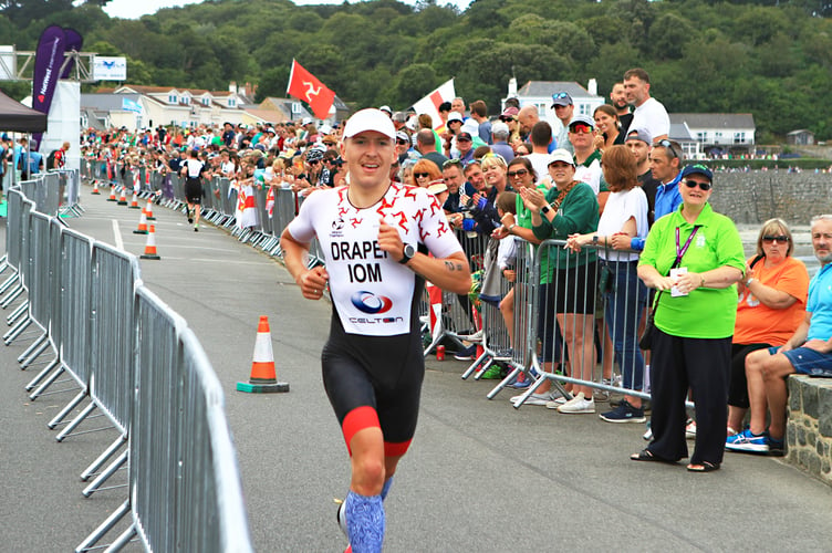 Will Draper on his way to bronze in the triathlon