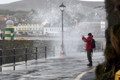 Government advise public not to travel as winds up to 80mph expected
