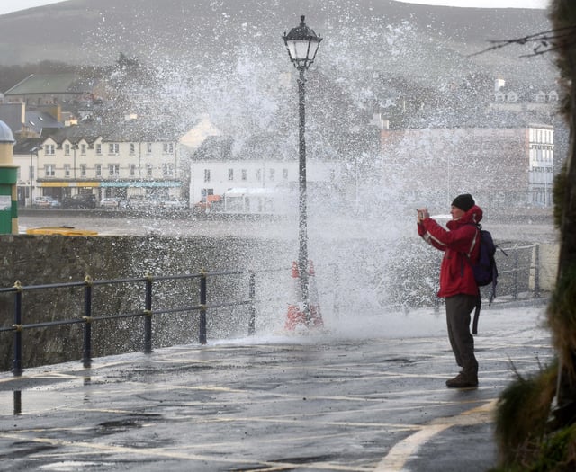 Storm Eowyn shuts ALL schools on the island as travel warning issued