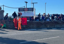 Southern 100 racing temporarily suspended as red flag raised on course