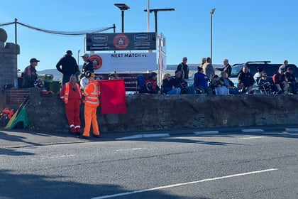 Southern 100 racing temporarily suspended as red flag raised on course