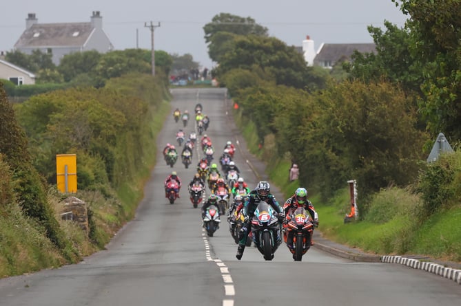 09/07/2024: Michael Dunlop leads at Iron Gate during the opening lap of Tuesday eveningsâ Southern 100 Senior Race. PICTURE BY DAVE KNEEN.