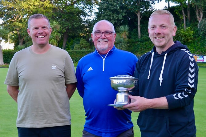 Ken Parker Cup winners Paul Dunn (left) and Neil Withers (right) with Ken’s son Steve (Photo: Arnie Withers) 