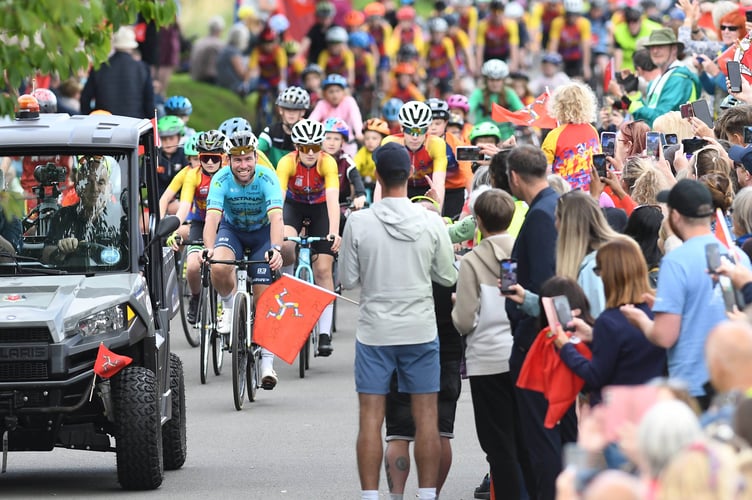 Sir Mark Cavendish completes a lap of honour at the NSC - 