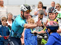 Sir Mark Cavendish wins BBC's SPoTY Lifetime Achievement award