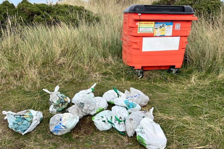 Cat litter left at a Beach Buddies bin in Smeale