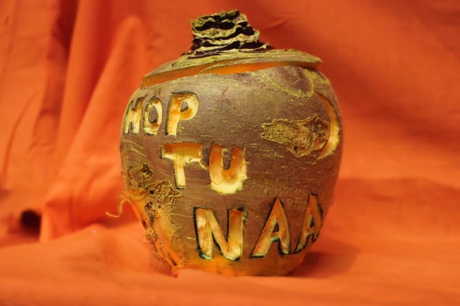 Hop tu naa turnip lantern