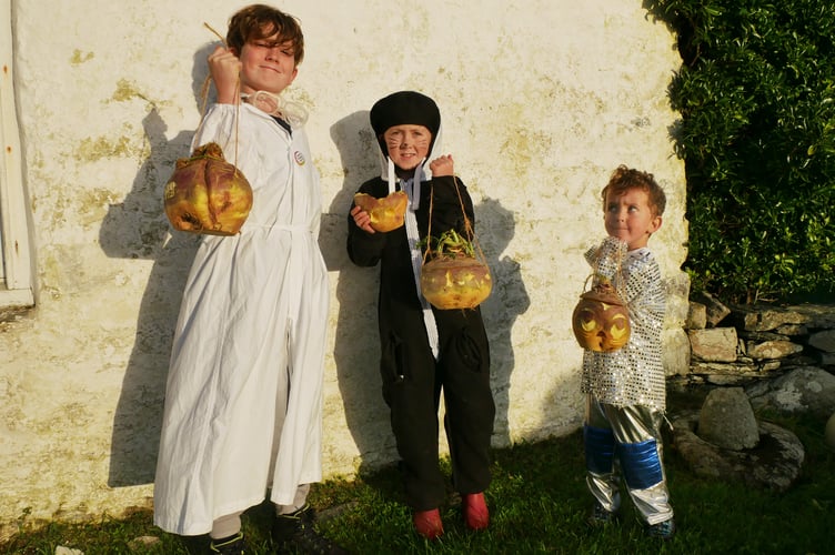 Youngsters with their turnips