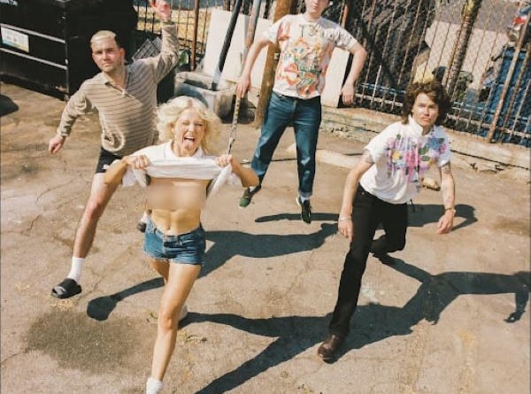 Amyl and The Sniffers – Cartoon Darkness