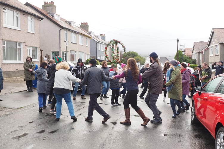 Hunt the Wren, Douglas