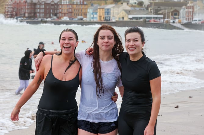 Pictures from Peel's New Year's Day dip 2025 (Callum Staley / CJS Photography)