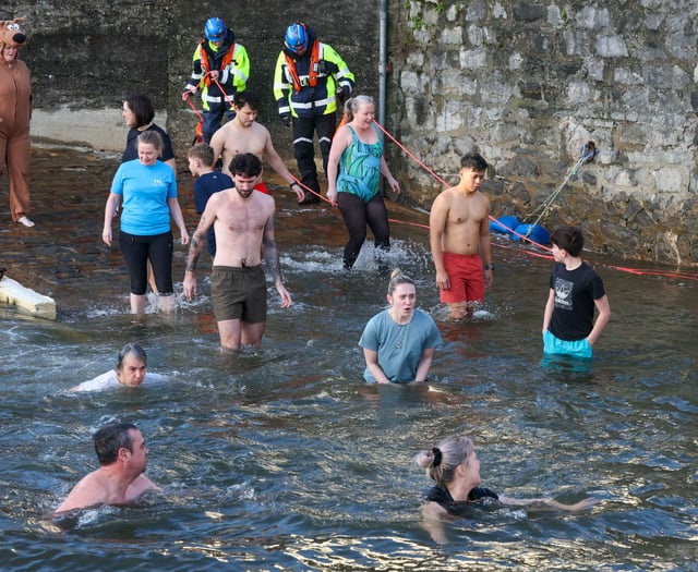 Pictures as brave dippers take to waters and raise £3,000 for charity