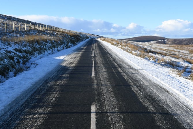 Snow and ice on the Beinn-y-Phott road